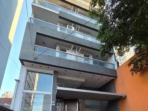 EXCELENTE DEPTO 2 AMB CON BALCON AL FRENTE, NUEVO 