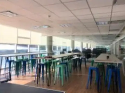 Oficina en Alquiler con 5 cocheras