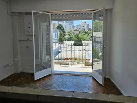 Departamento en Alquiler en Coghlan, $ 450.000