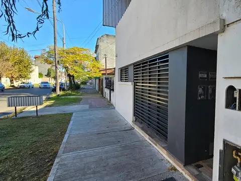 Hermoso ambiente y medio Lujan 2417 PB 2 -  $450.000