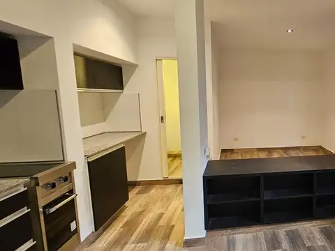 Hermoso ambiente y medio Lujan 2417 PB 2 -  $450.000