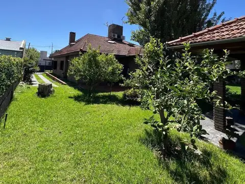 Casa en Venta con 4 cocheras