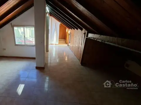 PH 3/4 ambientes al frente con patio y terraza. Apto profesional o vivienda