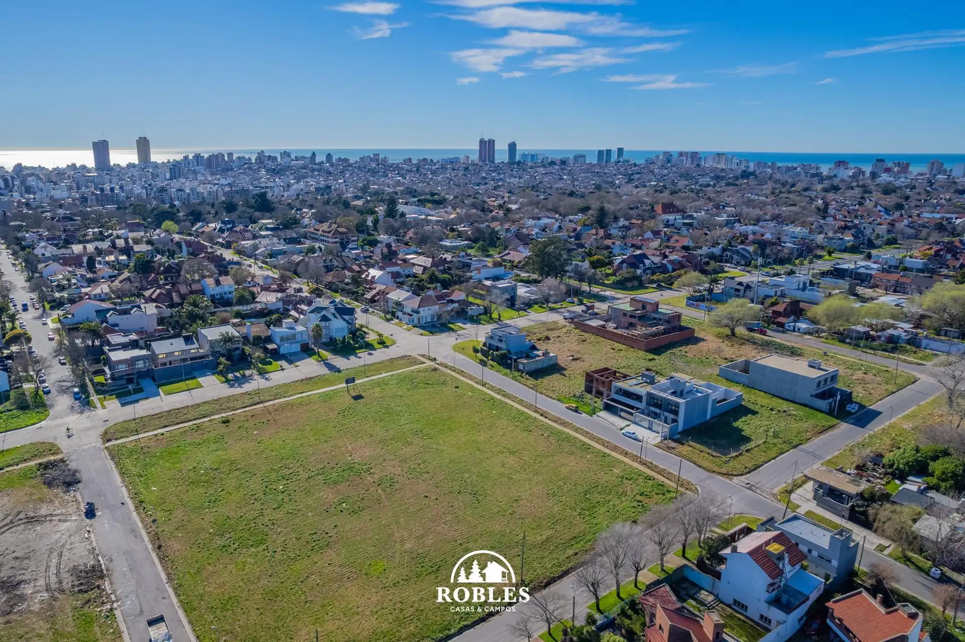 Terreno 3578m² en barrio Divino Rostro sobre Av. Paso
