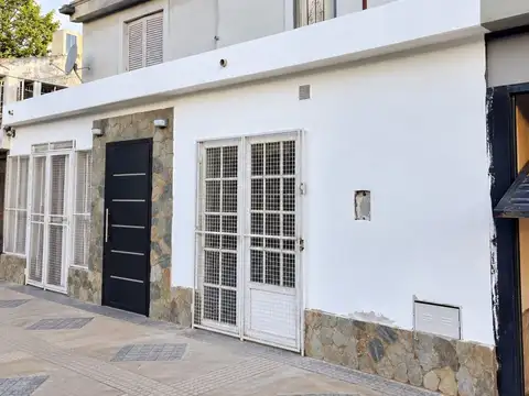 Se alquila local comercial sobre av manuel navarro
