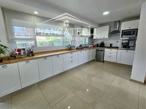 Casa 4 ambientes con 3 baños