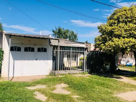 REMAX VENDE CASA 3 DORMITORIOS Y PATIO EN RECREO