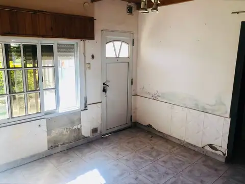 Casa 4 ambientes con 1 baño