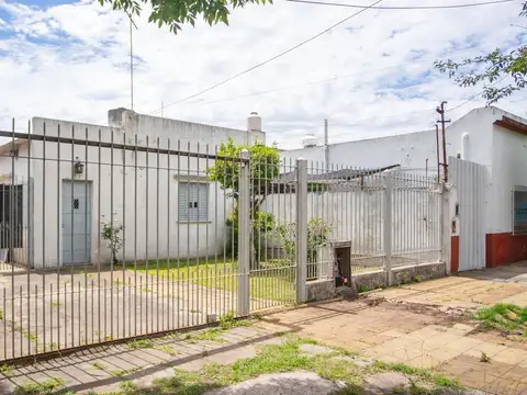 Venta Casa 3 Ambientes a Reciclar - Haedo Sur