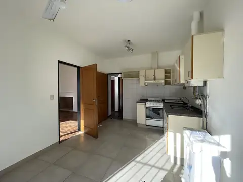 Casa en Alquiler con 2 cocheras