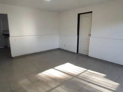 VENTA CASA 4 AMB CON GARAJE Y PATIO PILAR CENTRO