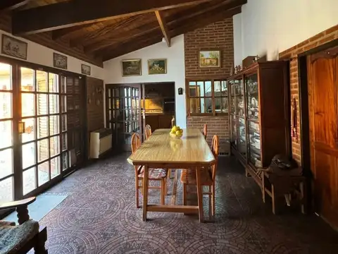 Casa en Venta con 3 cocheras
