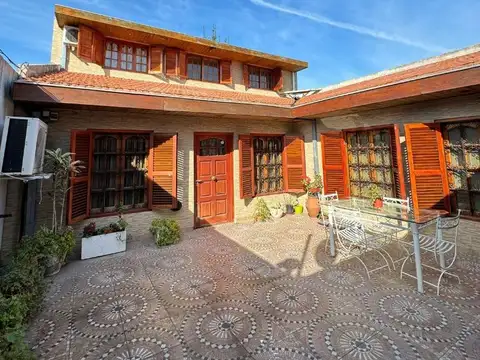 CASA Y LOCAL