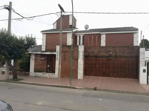 Padre Luis Monti 3400, Piso 0