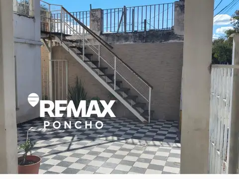 Casa 7 ambientes con 2 baños