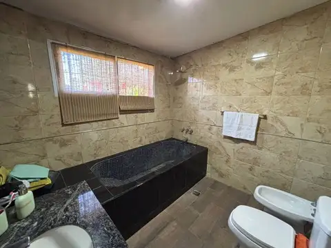 VENTA CASA 4 DORM CON PILETA EN ANISACATE