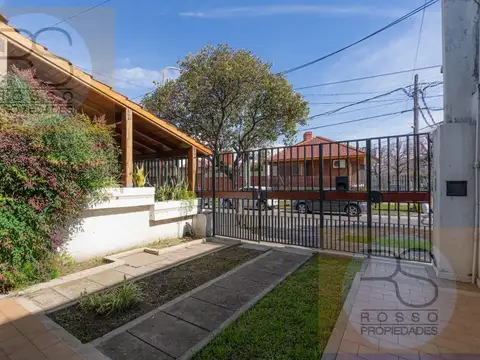 Depto Tipo Casa en Venta en Ramos Mejía Sur, USD 110.000