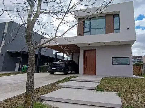 Casa en venta con renta Barrio Araucarias Puertos Escobar