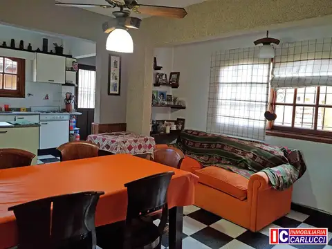 Casa 5 ambientes con 2 baños