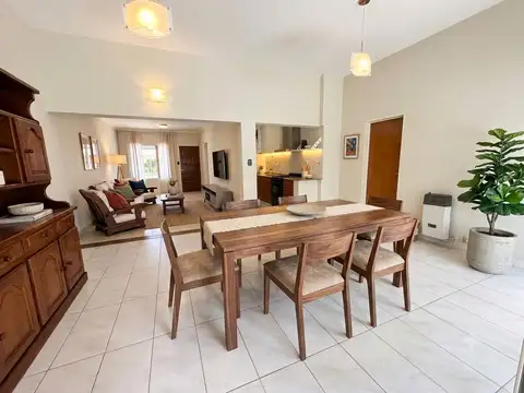 Casa 5 ambientes con 2 baños