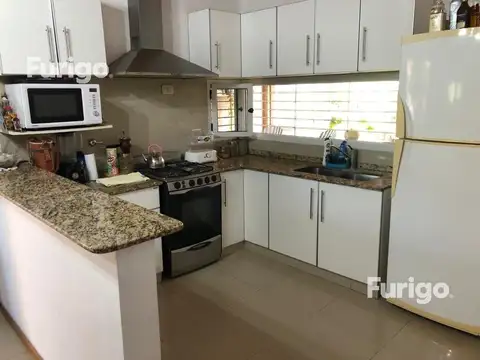 Casa 5 ambientes con 1 baño