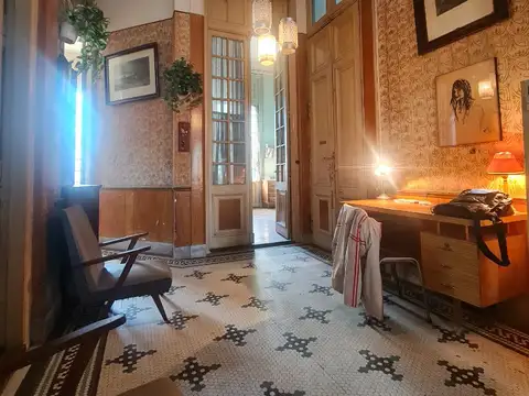 135mts 10 Amb A Refaccionar, Media Cuadra De Cafe Los Angelitos, Rincon Y Rivadavia