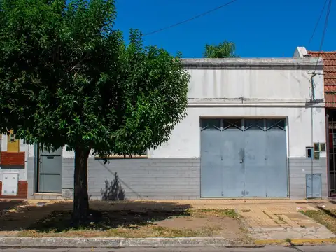 VENTA CASA BERNAL OESTE AMPLIO LOTE QUILMES