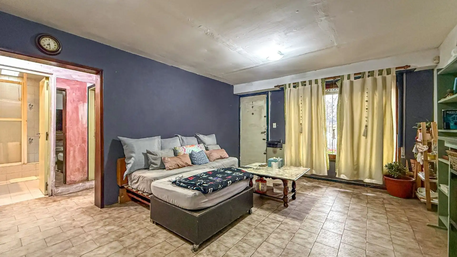 VENTA CASA 4 AMB + DEPTO Y COCHERA BARRIO MALVINAS