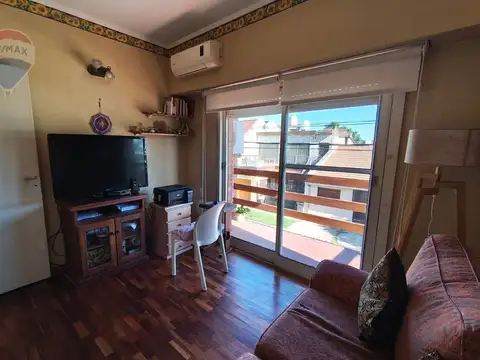 Venta casa 6 ambientes en J. L. Suarez garage