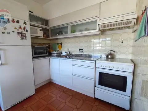 Casa 6 ambientes con 2 baños
