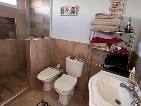 Casa 5 ambientes con 2 baños