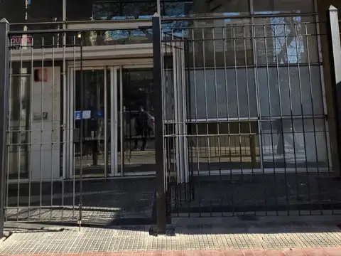 EDIFICIO CENTRICO SOBRE 9 DE JULIO CASI PEATONAL