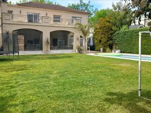 Casa 5 ambientes con 3 baños