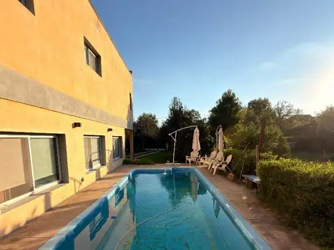 Casa en Venta con 6 cocheras