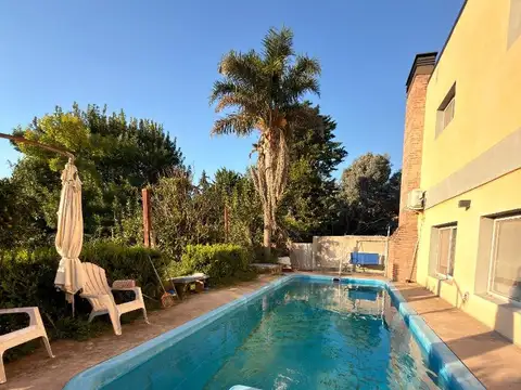 Casa 4 ambientes con 2 baños