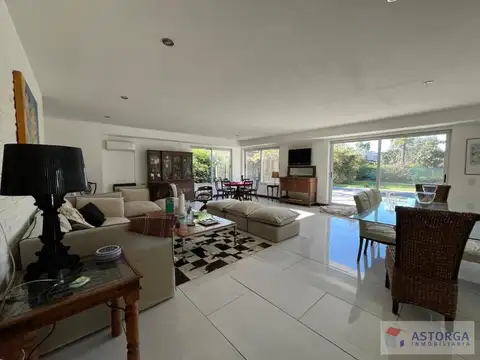 Casa 4 ambientes con 3 baños