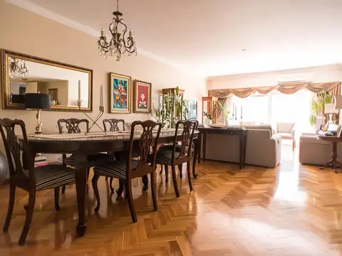 Frente, buen edificio, reciclado, cochera fija