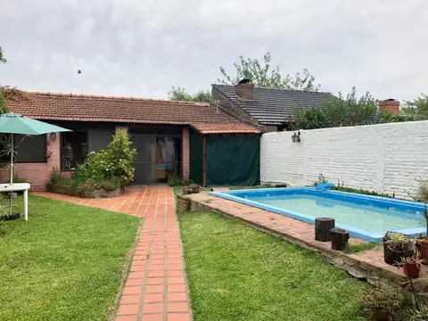 Casa en Venta con 3 cocheras