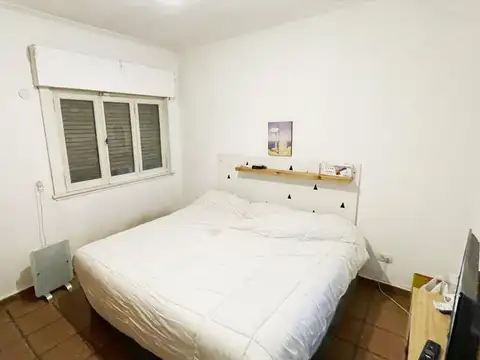 CHALET 2 DORMIT EN LOTE 10m X 30m. EXCELENTE ZONA.