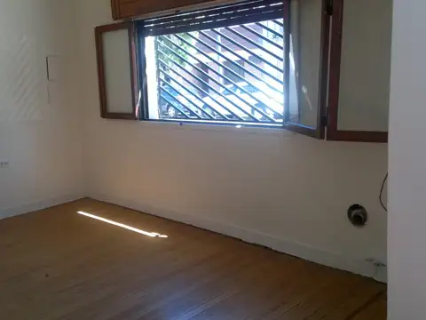 ALQ. COMERCIAL - DTO T/ CASA MONOAMB. P.B. AL FTE. - SIN EXPENSAS!!! IDEAL CONSULTORIO/OFICINA