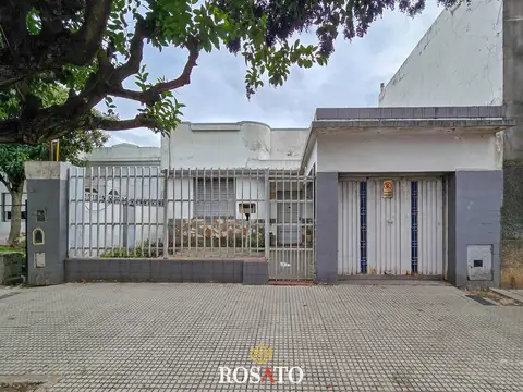 Venta casa 3 ambientes con patio, terraza y garaje en Villa Lugano - A reciclar