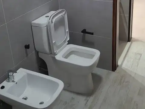 651 Y 11  CASA EN ALQUILAR A ESTRENAR
