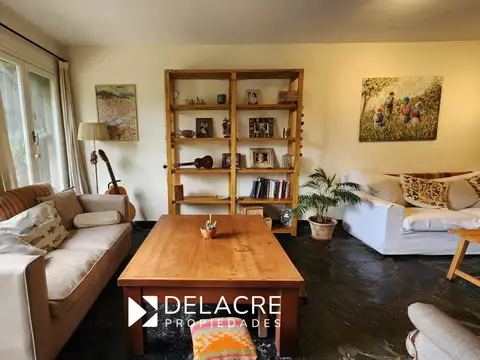 Casa 5 ambientes con 2 baños