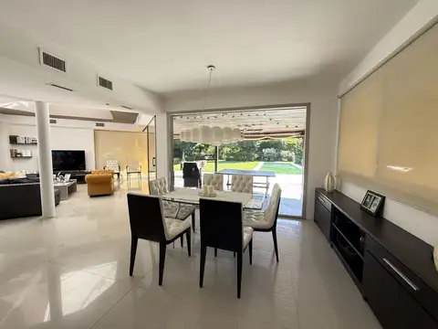 ¡Imperdible casa 5 ambientes en alquiler en Barrancas de Iraola!