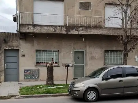 Casa en venta - 4 Dormitorios 2 Baños - 380Mts2 - Quilmes