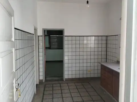Casa 7 ambientes con 2 baños