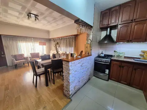 Casa en Venta con 4 cocheras