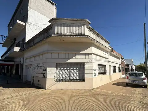 CASA EN ESQUINA DE 4 AMB