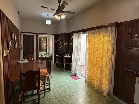 CASA EN ESQUINA DE 4 AMB