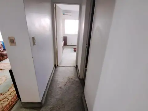 3 AMBIENTES AL FRENTE SOBRE LA AVDA. MITRE MUY AMPLIO Y LUM